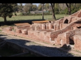 01536 ostia - regio ii - insula vi - caseggiato delle fornaci (ii,vi,7) - gesehen vom theater.jpg